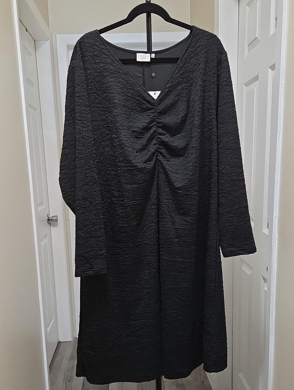 NWT Kaffe Curve Black Textured V-Neck Gathered Front Dress Plus Size Long Sleeve - Picture 2 of 8